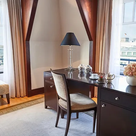 Adlon Kempinski 5*