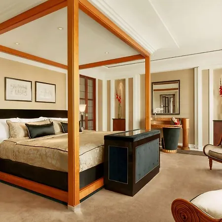 Adlon Kempinski 5*