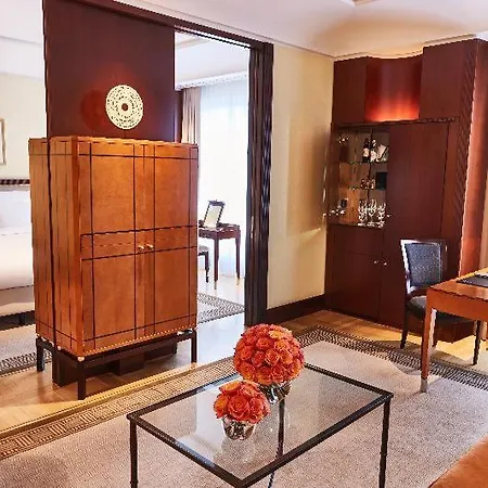 Adlon Kempinski 5*