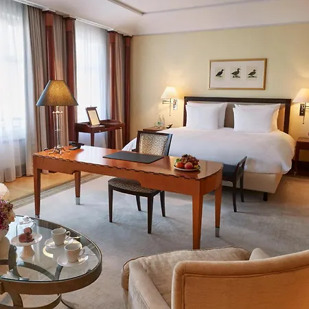 Adlon Kempinski 5*